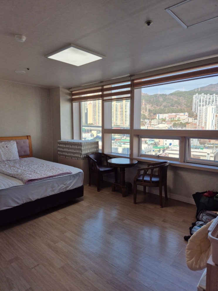 산후조리원객실,특실,창문뷰,더블침대
