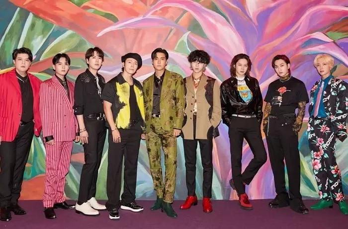 공식적으로는 10명인데 슈퍼주니어 멤버들이 '9명'이라 소개하는 이유