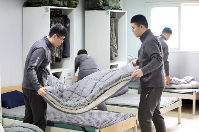 군인들 모포 대신 이불 덮는다···10여가지 메뉴 '뷔페식' 식사도 : 네이버 블로그