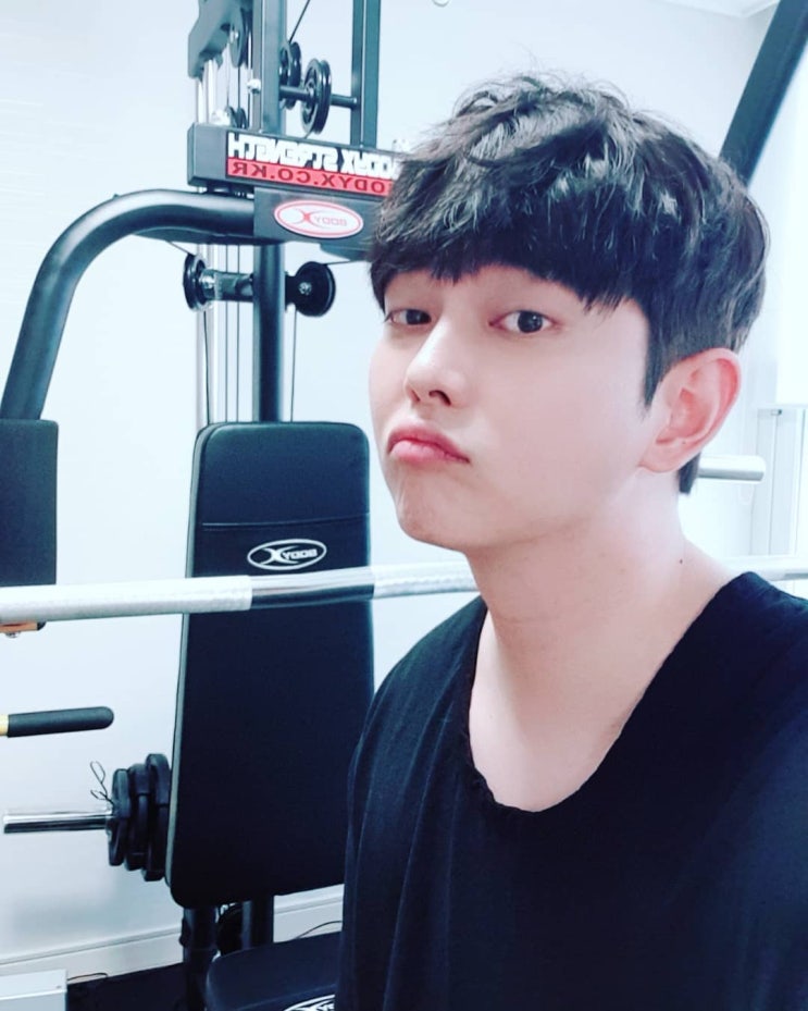 ‘미스터 기간제’ 윤균상, 여대생과 열애설 이후 근황…‘한층 물오른 비주얼’