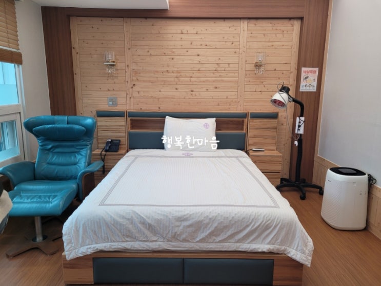 객실,침대,목재헤드보드
