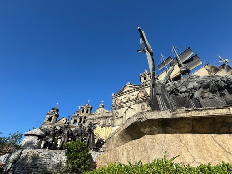 플라자 파리안 Plaza Parian 헤리티지 오브 세부 기념비 (Heritage of Cebu Mo....