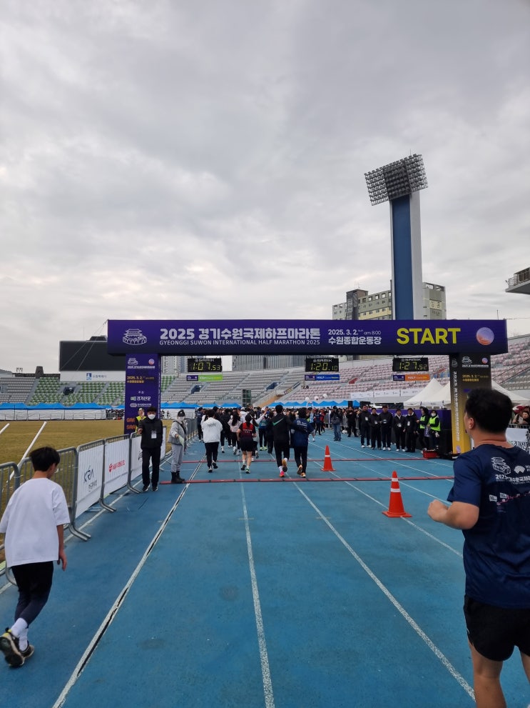 2025 수원국제하프마라톤 10km 참가후기 PB달성 1시간 이내 실패