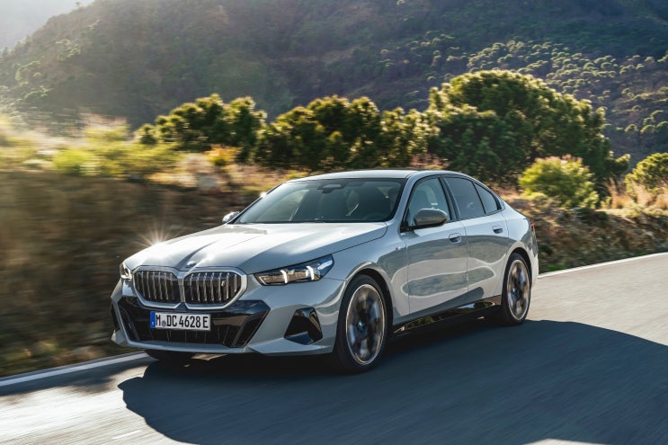 [BMW 창원] 시선 유도 차선 변경? 뉴 5시리즈 드라이빙 어시스턴트 프로페셔널 알아보기 : 네이버 블로그