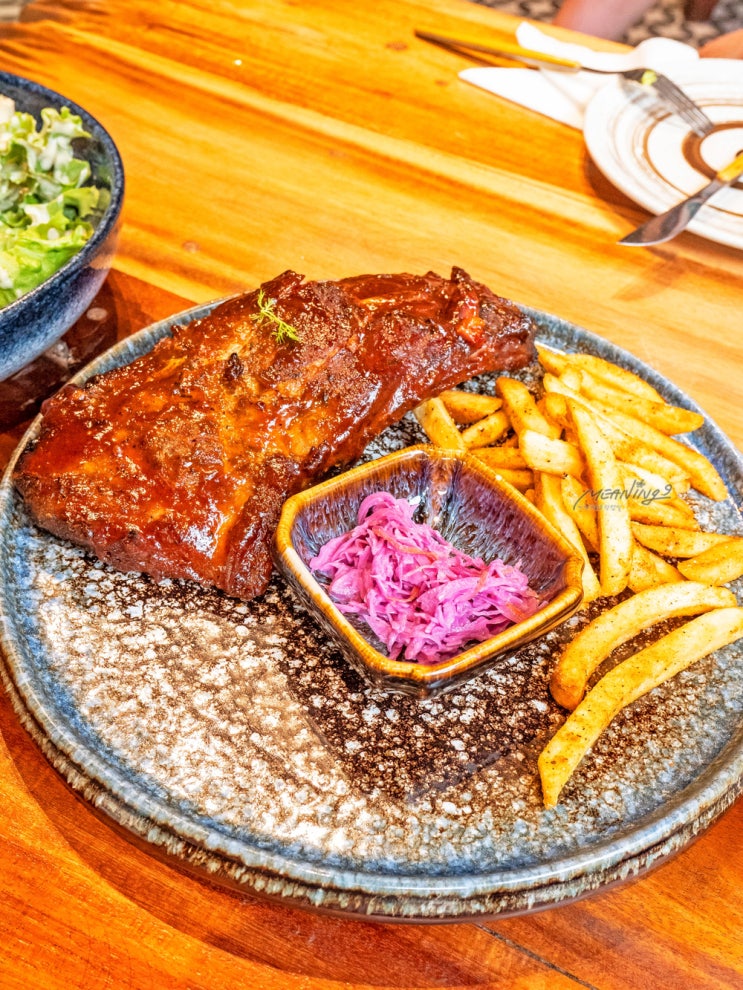 [푸꾸옥 남부 맛집] 선셋 타운 맛집 '케이브 맨' Caveman Smoked Ribs, 촉촉한 훈제 스모크 립을 맛볼 수 있는 ...