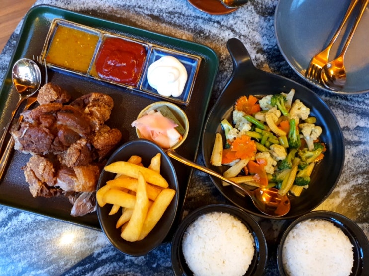 치앙마이 핑강 근처 맛집 Mee An Ja Kin Cafe & Restaurant 20바트 커피 프로모션 : 네이버 블로그