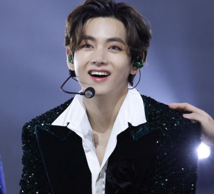 방탄소년단 뷔, 파리 패션 위크서 韓 스타 1위… 무려 189억 원 ‘미디어 가치’ 기록 : 네이버 블로그
