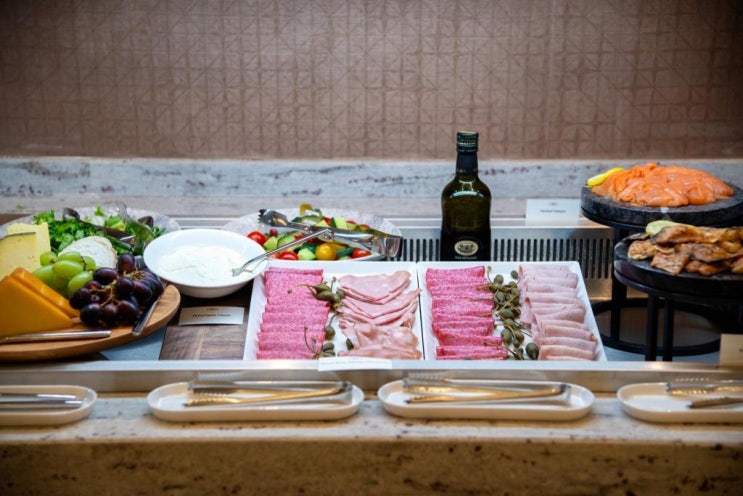 런던여행 가성비갑 조식맛집 숙소 추천 크라운 플라자 런던 히드로 ....