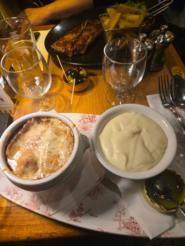 파리 마레지구 어니언스프 맛집 bistrot des Vosges 약간의 팁 강요 있음 ....