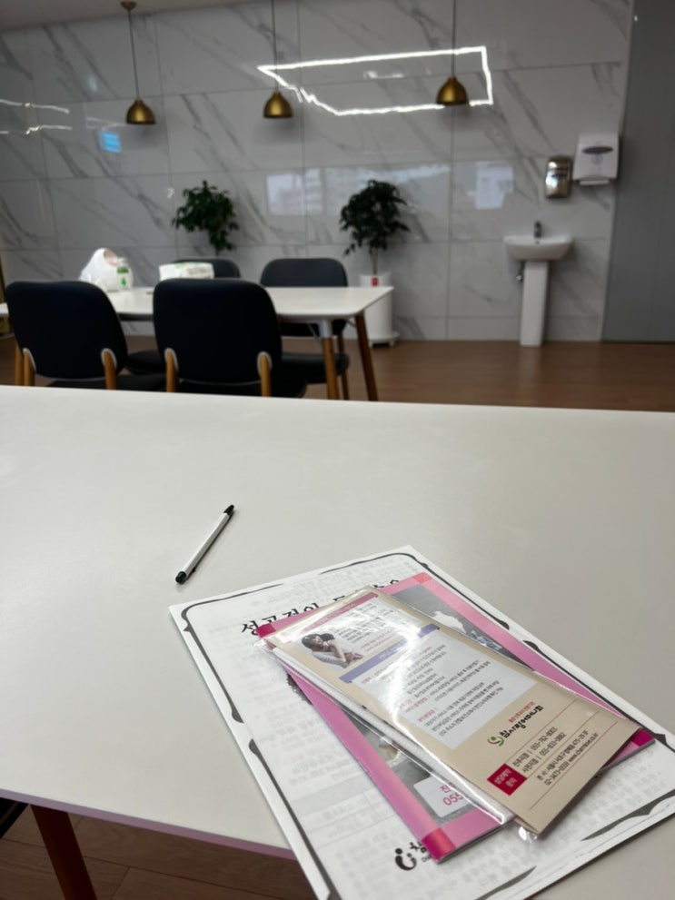 객실,침대,원목가구,창문