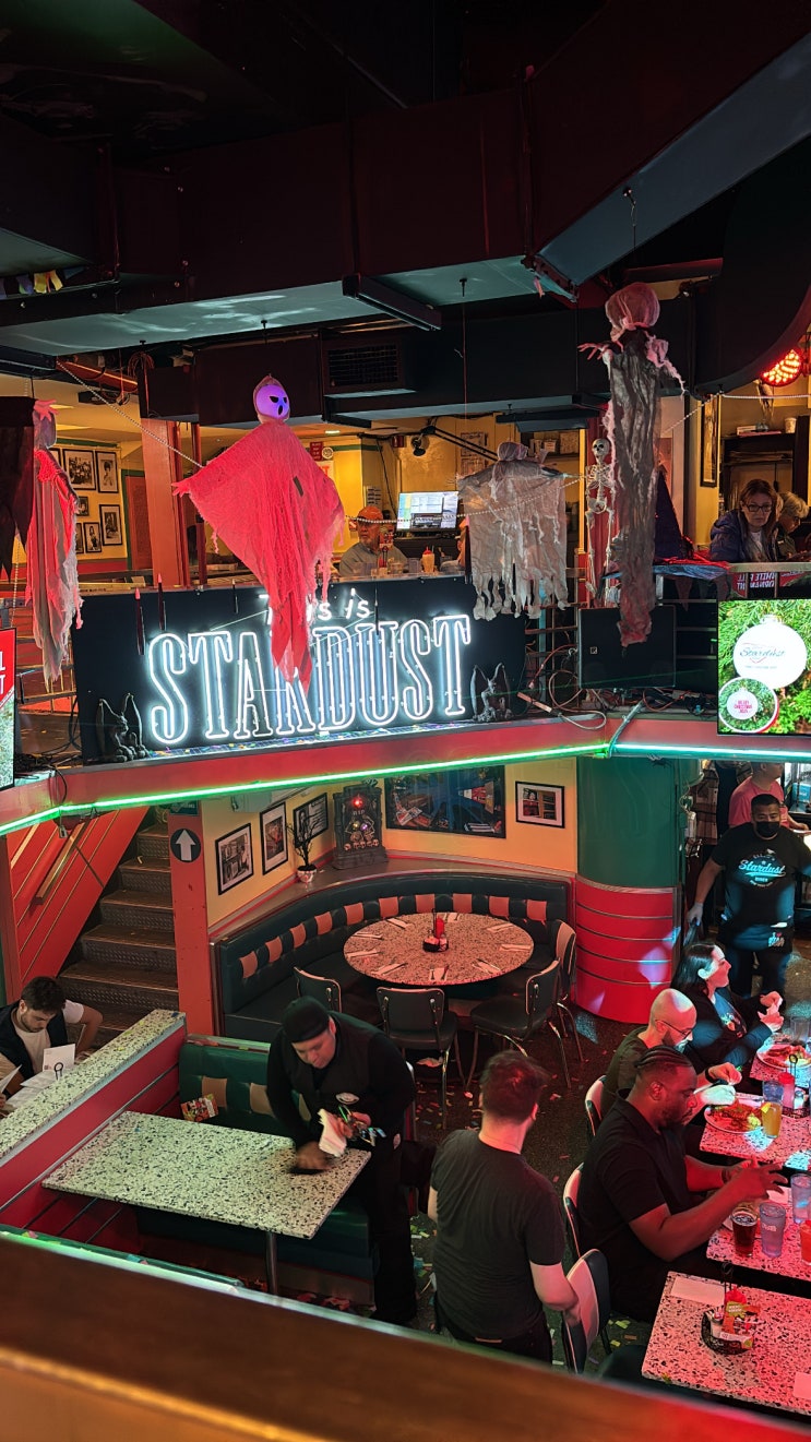 뉴욕 브로드웨이 뮤지컬 식당 Ellen's Stardust Diner 엘렌스 스타더스트 ....