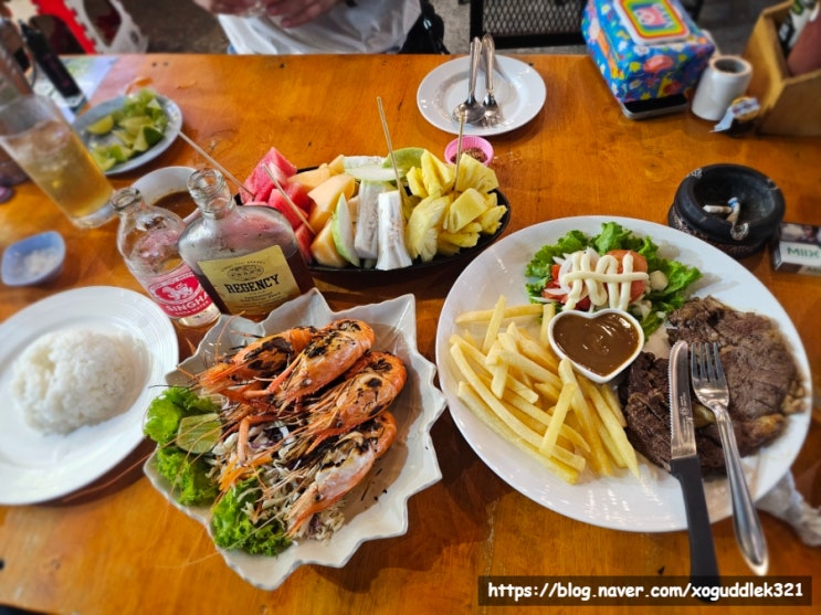 파타야 트리 타운 야시장 BAR 말고 바로 옆쪽 테이블 많은 곳 추천 (....