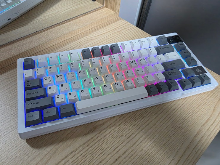 감성과 성능을 동시에! 긱스타 JK08 PBT 유무선 RGB 가스켓 게이밍 기계식 키보드 (스모크진) 리뷰 : 네이버 블로그