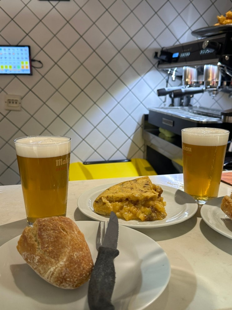마드리드 아침 식당 추천 Mercado de la Paz 시장 내 Casa Dani