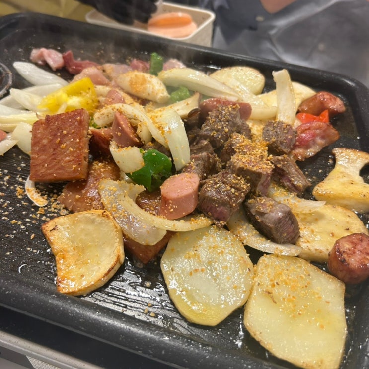 용산 뉴서지 방문기 | 부대찌개 + 한우 모둠스테이크 조합 : 네이버 블로그