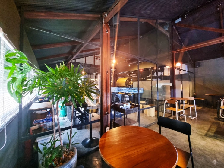 치앙마이 올드타운 분위기와 커피가 좋은 그래프 카페 Graph Cafe : 네이버 블로그