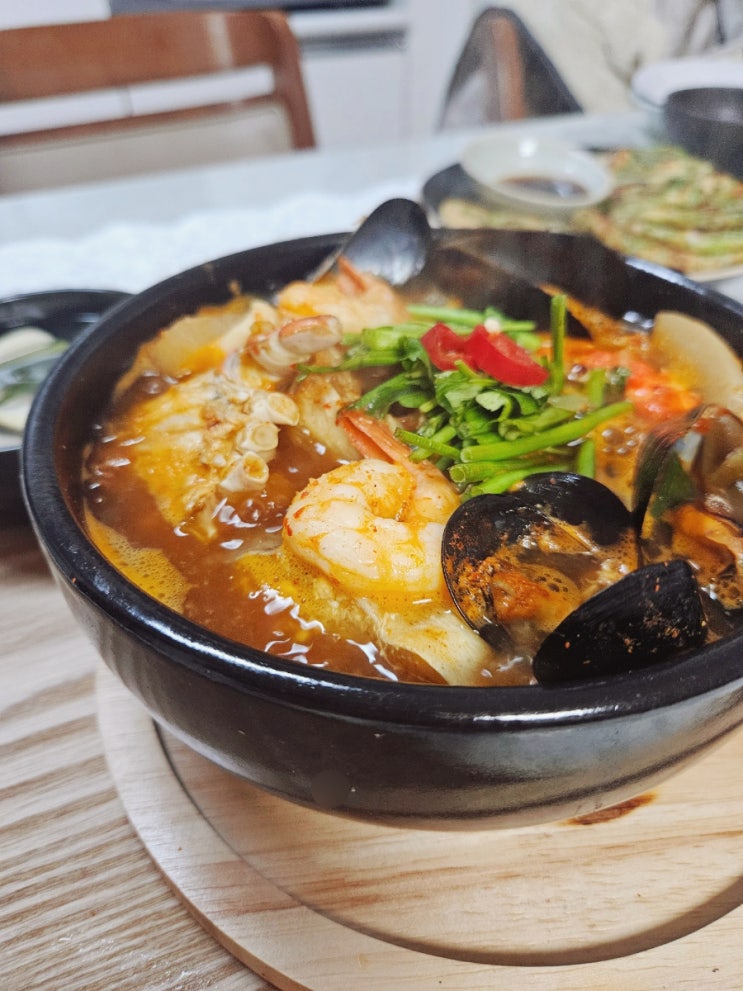 얼큰 칼칼한 해물탕 만들기 저녁메뉴추천 해물뚝배기 해물탕 레시피 겨을철 제철요리 : 네이버 블로그