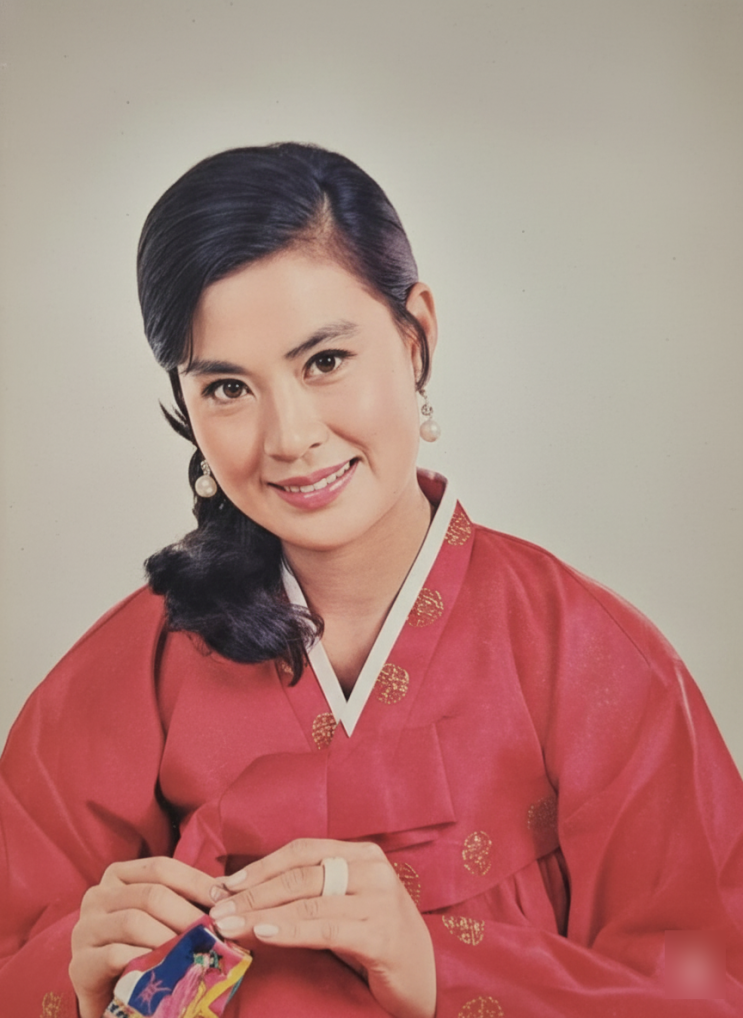 영화배우 문희의 리즈 시절 화보( 1970년 1월 )1970년대 신데렐라 스토리: 배우 문희와 장강재 회장의 세기를 초월한 ...