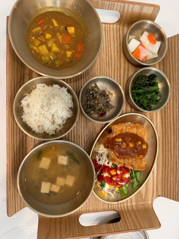 산모식단,한식,돈가스,된장국