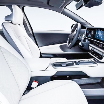 "무려 2,300만원 폭락!" 아반떼 가격까지 내려갔다는 '비운의 전기차'