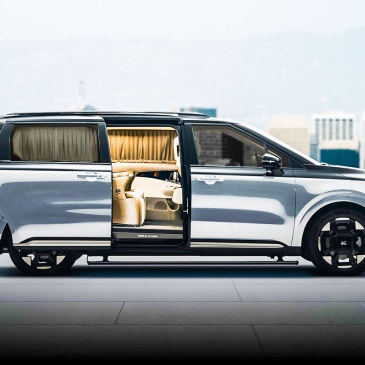 "연예인차가 고작 5천만 원대?" 버스차로 탈 수 있는 가성비 9인승 미니밴 출시!