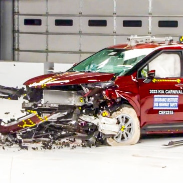 "카니발 괜히 샀나?" 2열 충돌 테스트 결과 '미흡' 충격!