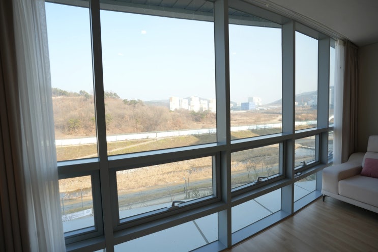 객실,전면창,창문뷰,소파