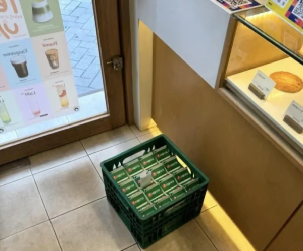 카페 사장 "냉장고에 넣어줘" 우유 배달부 갑질 논란, 결국 사과