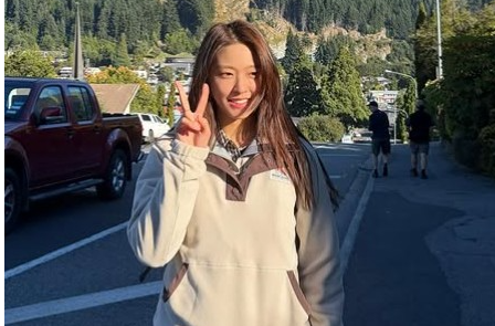 설현 뉴질랜드 휴양 근황, 화장기 없는 민낯에도 완벽한 비주얼