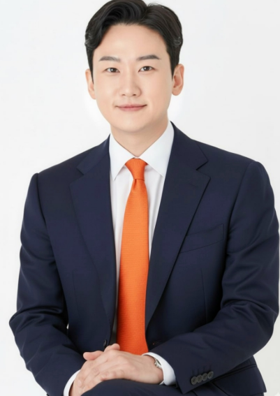 정이한 개혁신당 부산시장 후보 "어린 놈이 무슨 시장" 욕설에 커피 테러 당해 응급실 이송