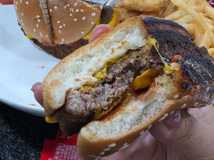 식은 햄버거 맛있게 먹는 방법 쿼파치 맛있게 먹는법 : 네이버 블로그