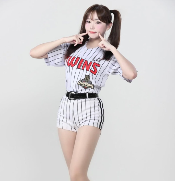 신서윤 치어리더, 잠실 뒤집은 '아웃송' 퍼포먼스로 화제