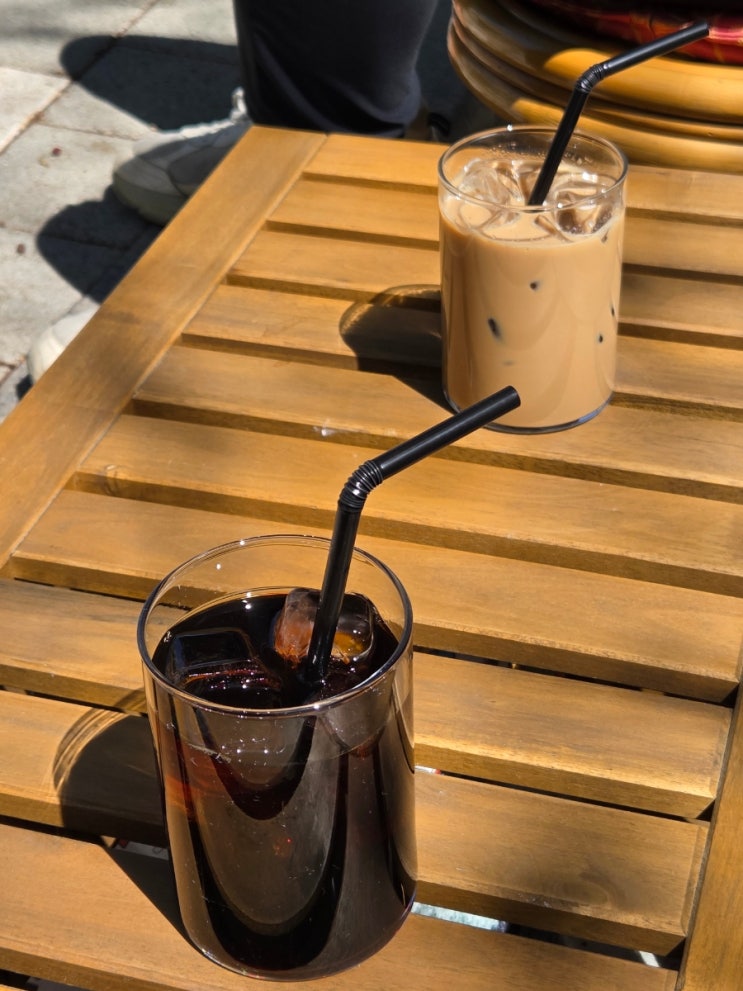 성북동카페 - 성북천 산책길에 들리기 좋은 '만리동커피' cafe Manlli : 네이버 블로그