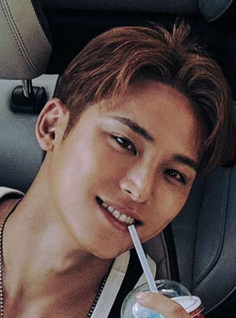 [민규] ‘걸어 다니는 조각상’ 디올 글로벌 앰버서더의...