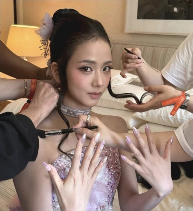 "지수는 훔치지 않았다" 벨기에 디자이너, 실명 저격 8일 만에...
