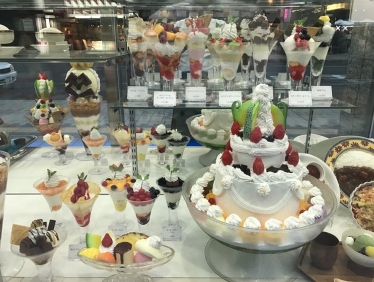 홋카이도의 오랜 전통의 디저트 맛집'유키지루시 팔러 삿포로본점' ....