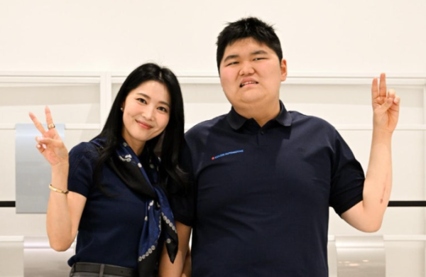 오윤아, 발달장애 아들 취업했다 — "연예인 엄마라 더 조심스러워"