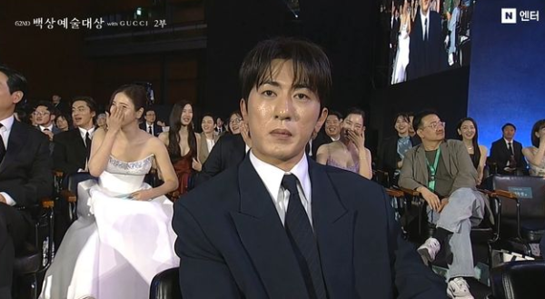 기안84, 백상 예능상 수상 — "만화가로 10년 살다가…" 김원훈 표정 또 썩어 화제