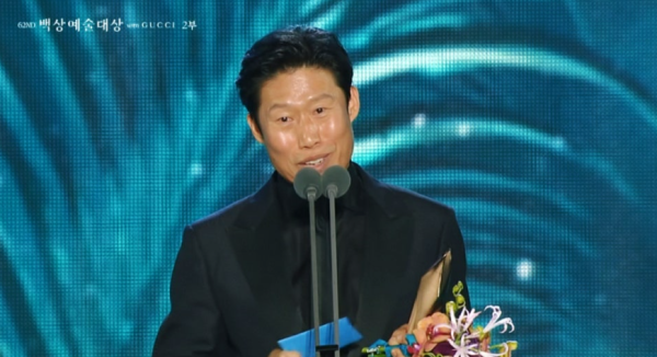 유해진 백상예술대상 대상 수상 — '왕과 사는 남자' 1680만 흥행