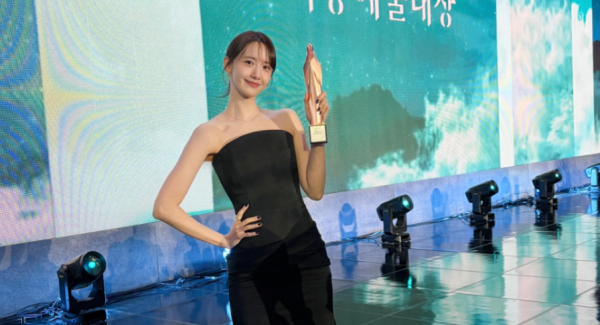 수지·윤아 같은 드레스 착용, 백상예술대상 레드카펫 '초유의 사태'