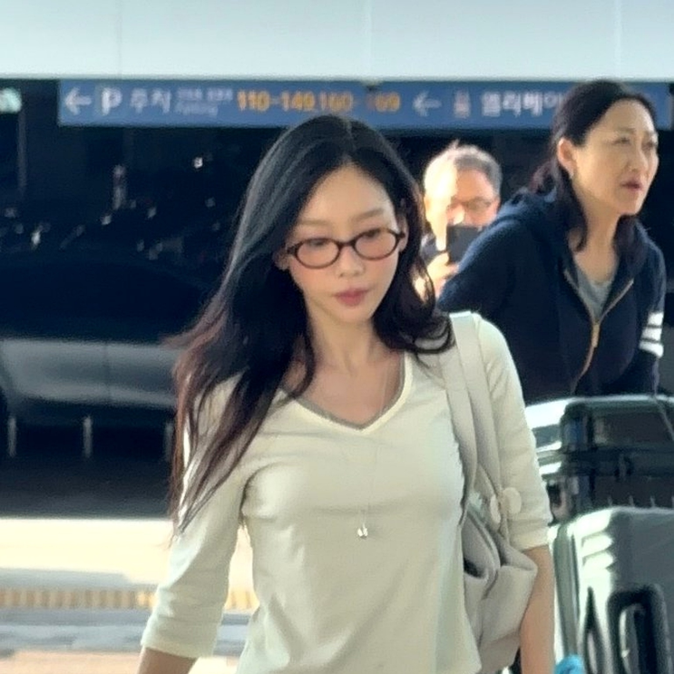 태연 인천공항 출국 방콕행, 보컬 퀸의 설레는 여정