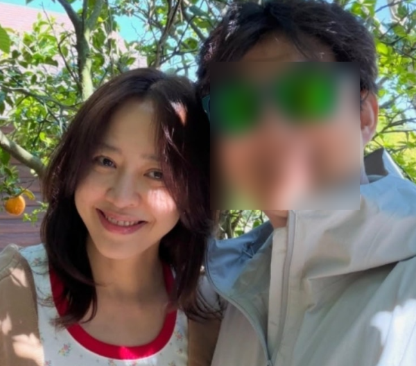 강성연 "다시 살아낼 힘 준 당신" 이혼 3년 만에 재혼 고백 — 의사 남편과 당당 투샷
