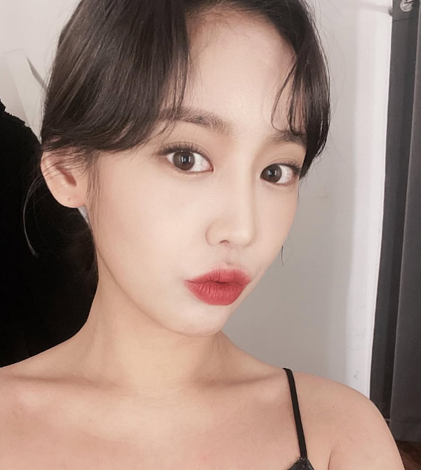 육지담 "병아리 실장입니다" 성형외과 상담실장 됐다