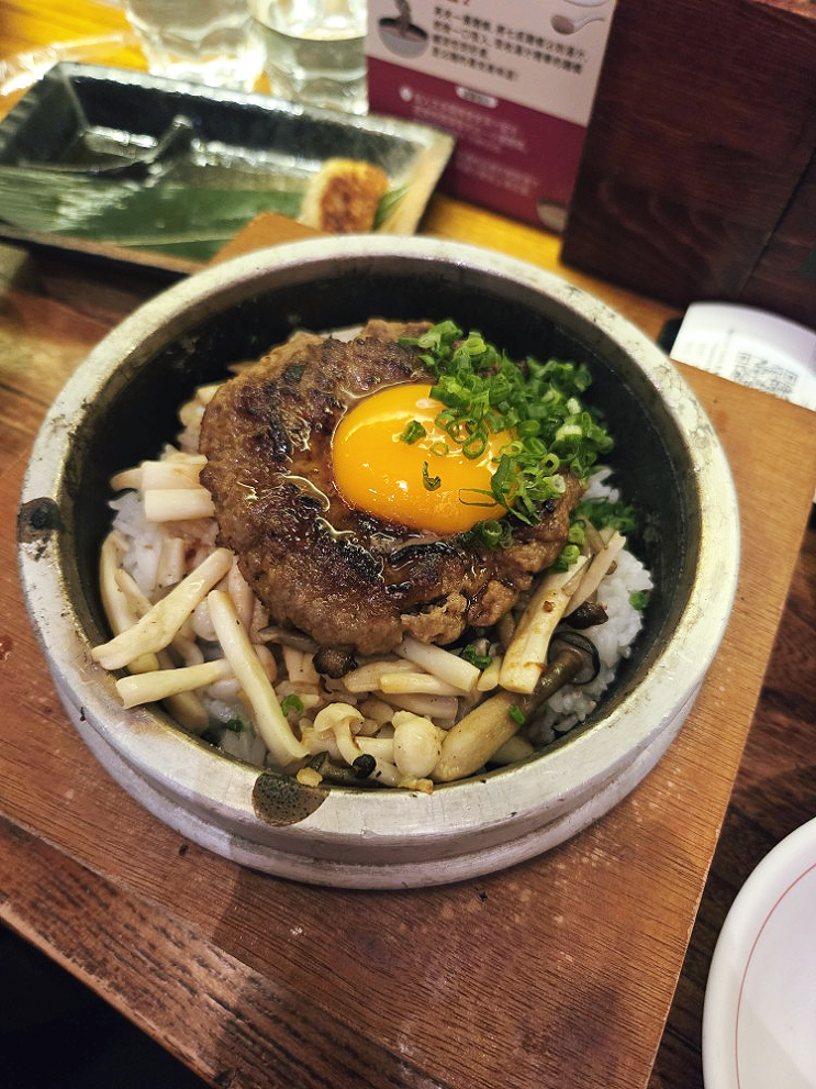 리퉁거리의 밤 분위기와 딱! 호프웰호텔맛집 완차이 라쿠라쿠 라멘....