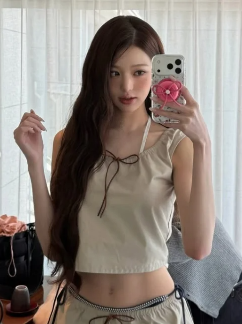 장원영, 150만원 미우미우 팬티로 새깅 패션 완벽 소화 — "러블리의 정수" 화제
