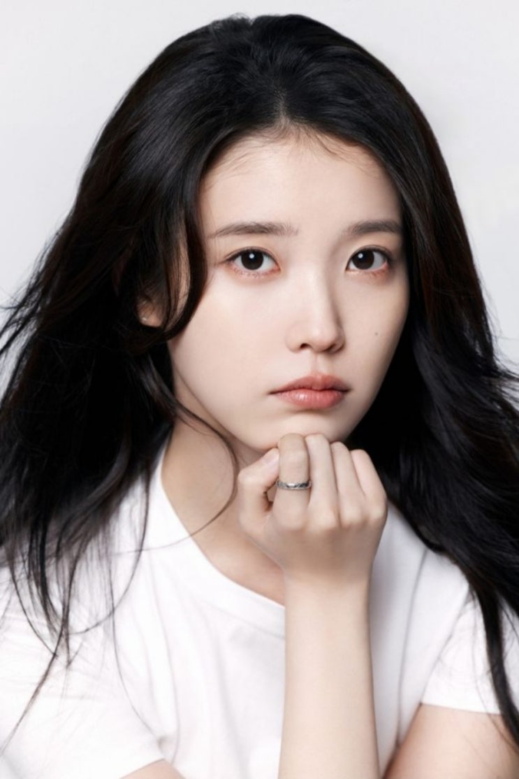 아이유, 생일 맞아 '아이유애나' 이름으로 3억 원 기부… 언제나...
