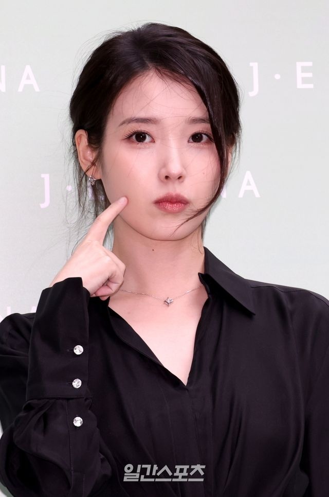 아이유, ‘21세기 대군부인’ 논란에.. “다 제 부족함 때문”...