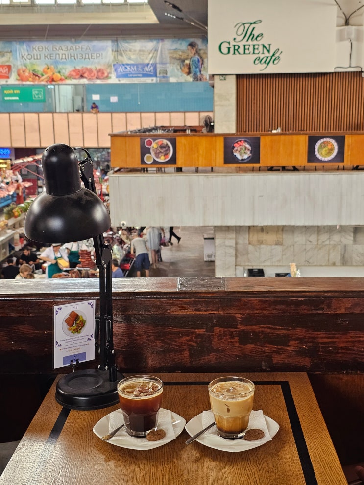 카자흐스탄 알마티 여행 그린바자르 카페 보울러 커피 Bowler Coffee Roa....