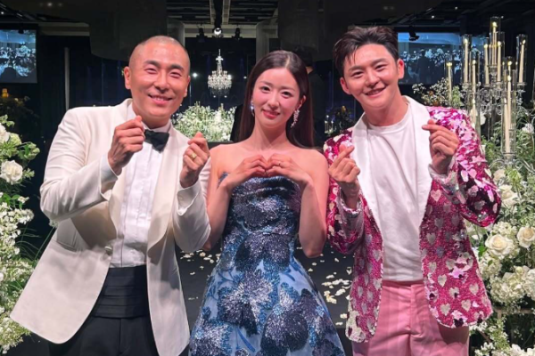 윤보미♥라도 결혼식 현장 공개, 에이핑크 완전체 눈길 속 손나은 불참 화제