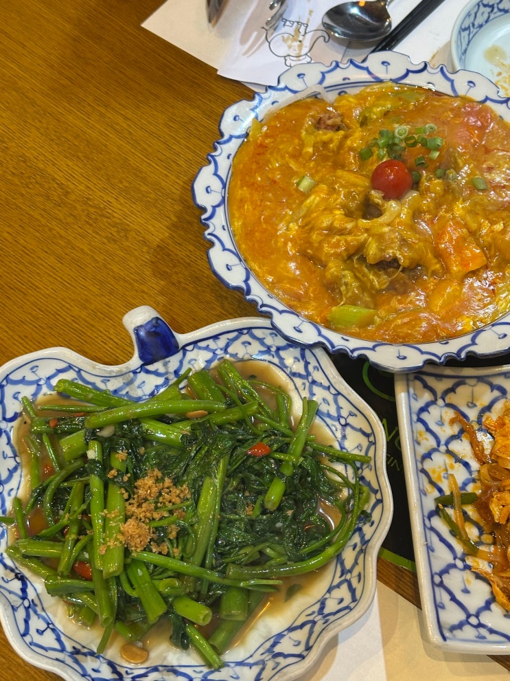 [서울] 강남구청역 맛집 찾기 힘들다면 여기! 레몬그라스타이 팟타이 푸팟퐁커리 후기 : 네이버 블로그